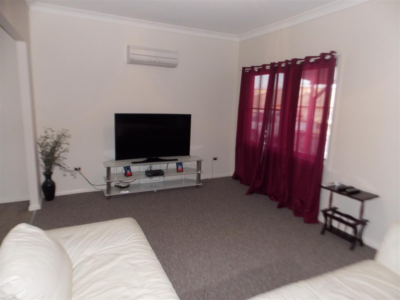 10 Oxley Street, Parkes NSW 2870