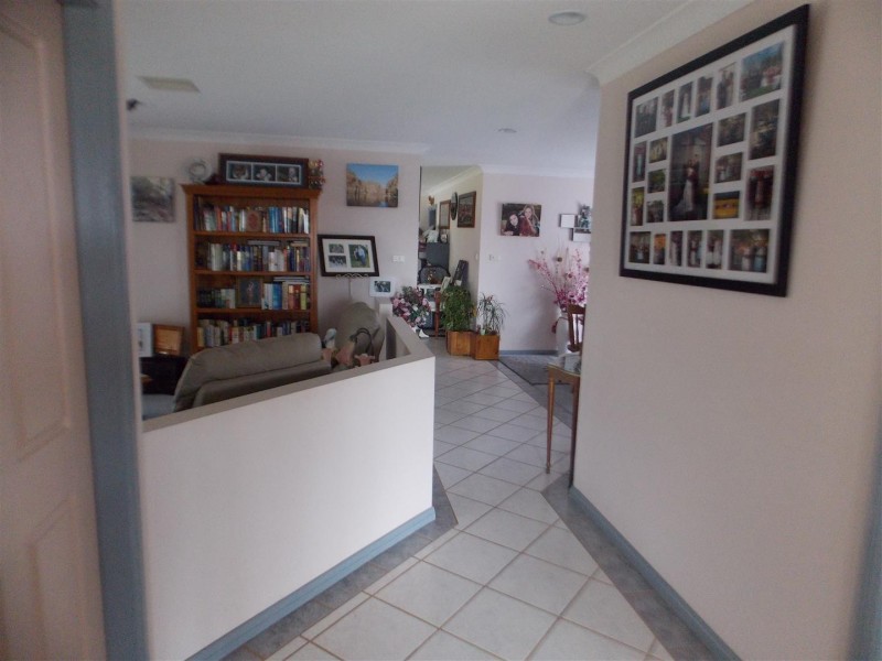 21 Glenburnie Close, Parkes NSW 2870