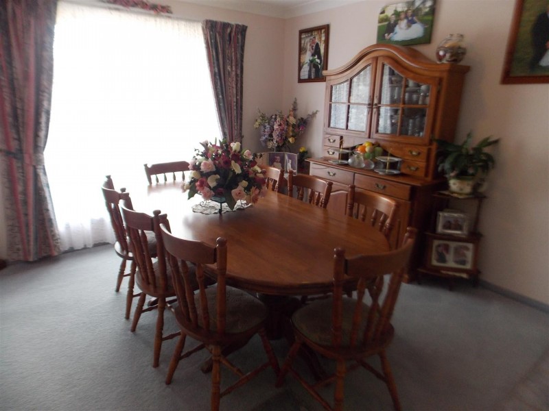 21 Glenburnie Close, Parkes NSW 2870