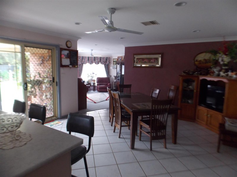 21 Glenburnie Close, Parkes NSW 2870