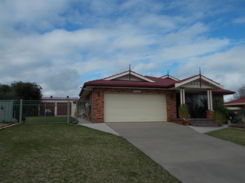 21 Glenburnie Close, Parkes NSW 2870