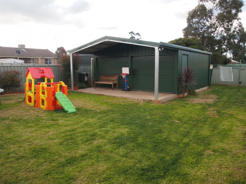 2 Thomas Tom Crescent, Parkes NSW 2870