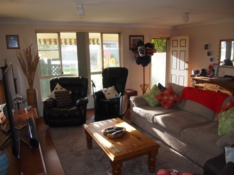 2 Thomas Tom Crescent, Parkes NSW 2870