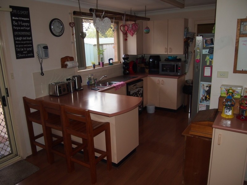 2 Thomas Tom Crescent, Parkes NSW 2870