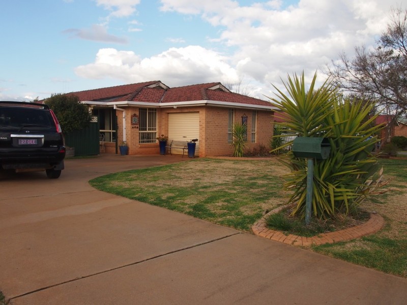 2 Thomas Tom Crescent, Parkes NSW 2870