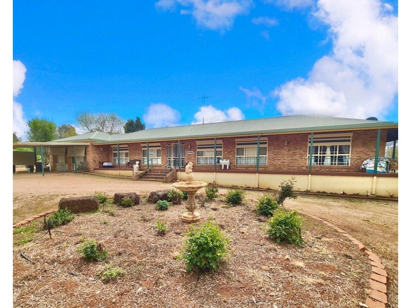8 Birch Road, Parkes NSW 2870