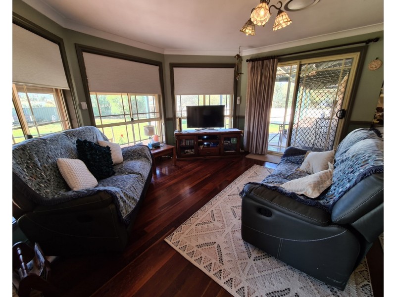 8 Birch Road, Parkes NSW 2870