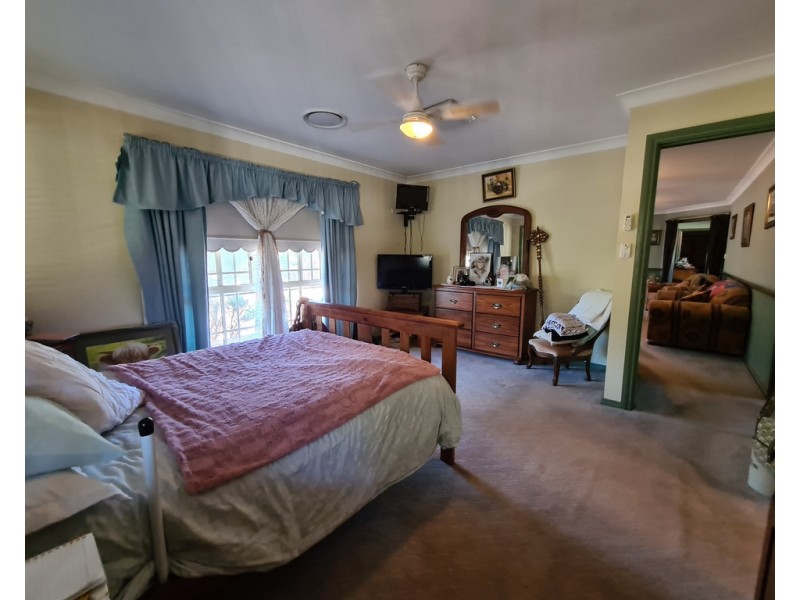 8 Birch Road, Parkes NSW 2870