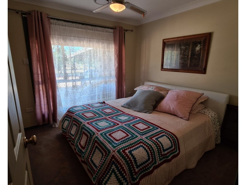 8 Birch Road, Parkes NSW 2870