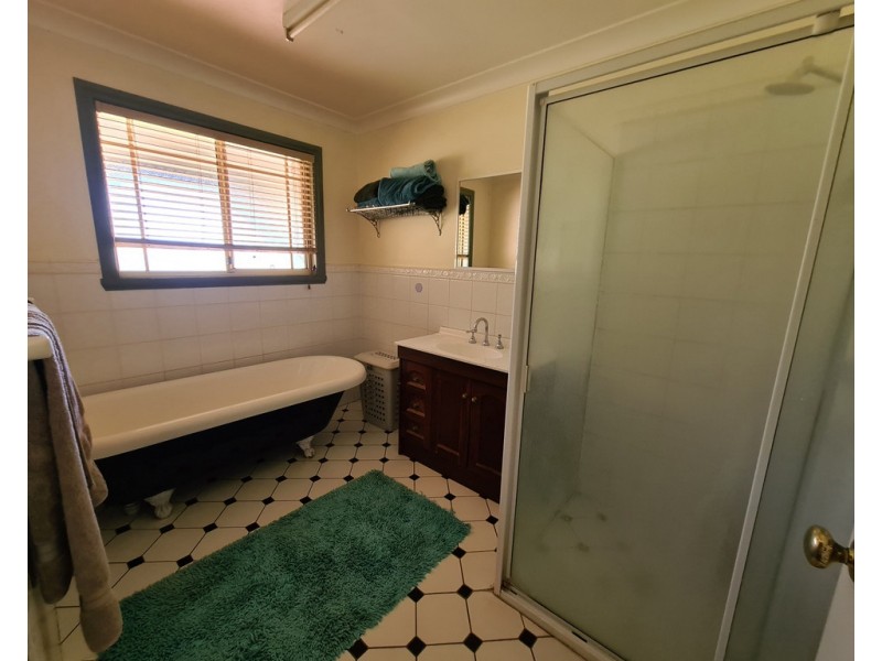 8 Birch Road, Parkes NSW 2870