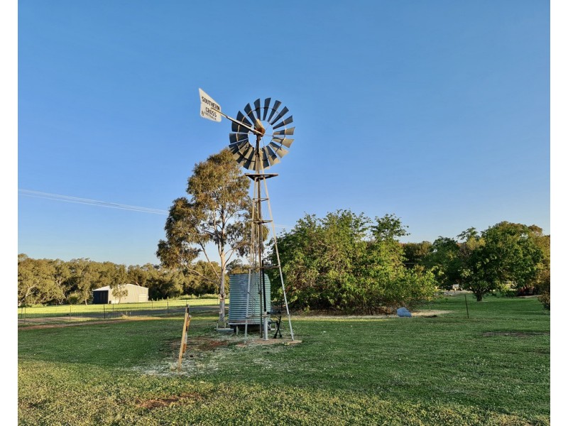 8 Birch Road, Parkes NSW 2870