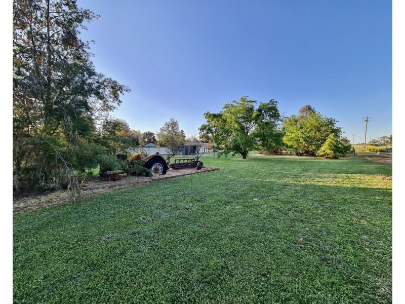 8 Birch Road, Parkes NSW 2870