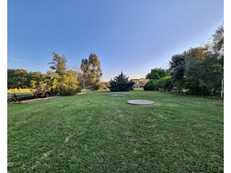 8 Birch Road, Parkes NSW 2870