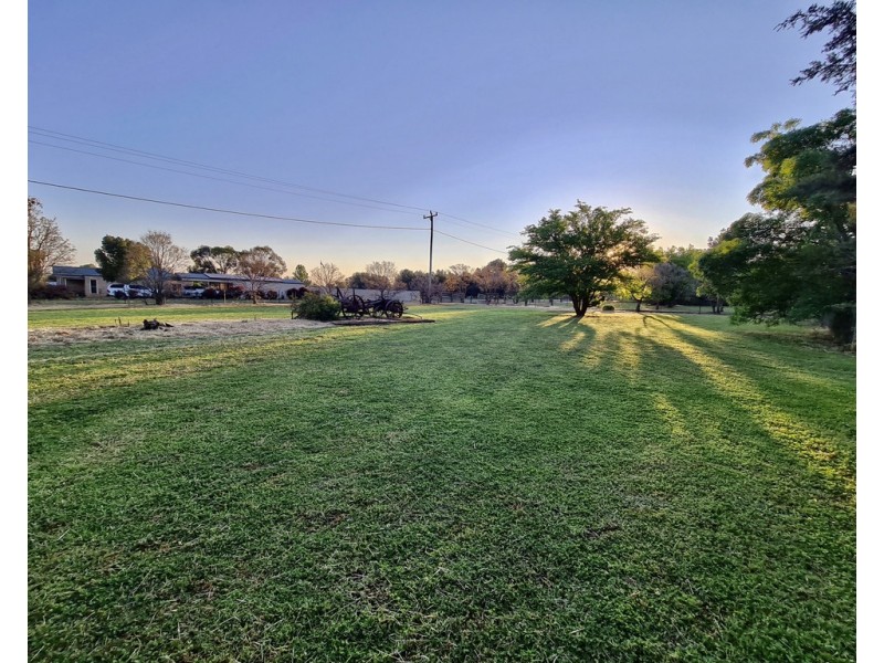 8 Birch Road, Parkes NSW 2870
