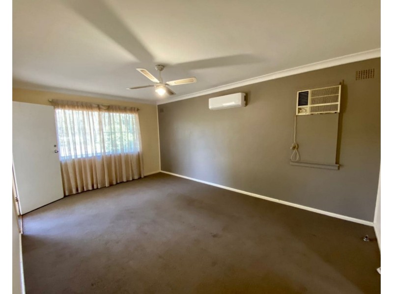 10 Porter St, Parkes NSW 2870