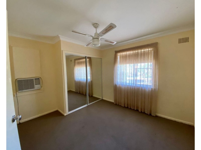 10 Porter St, Parkes NSW 2870