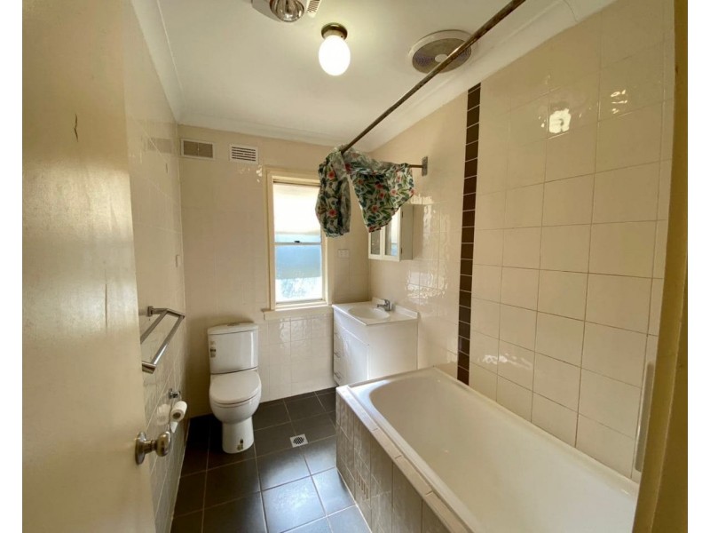 10 Porter St, Parkes NSW 2870