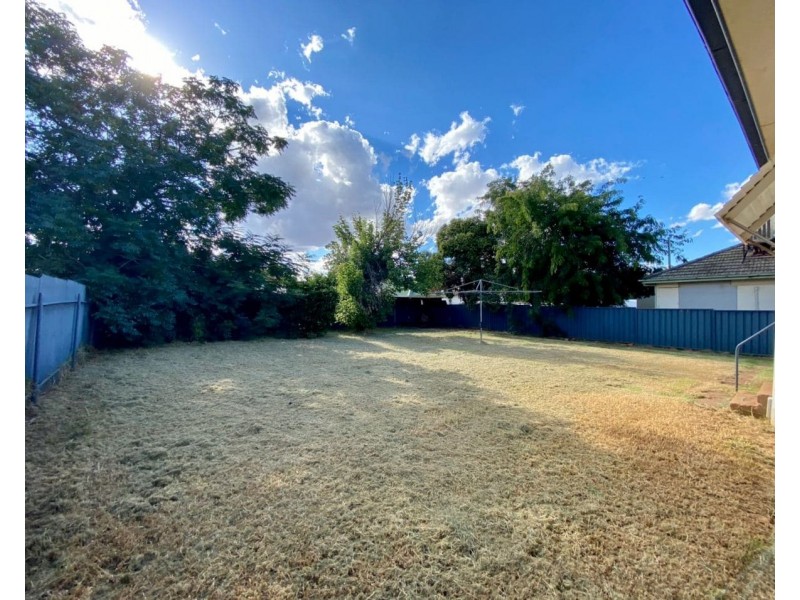 10 Porter St, Parkes NSW 2870