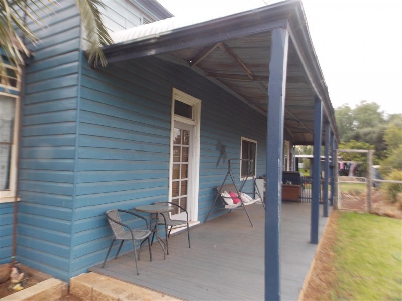 13 Hutton Street, Trundle NSW 2875