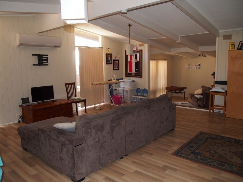 12 Adams Ave, Condobolin NSW 2877