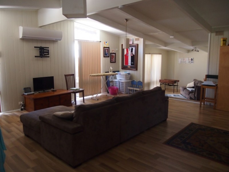 12 Adams Ave, Condobolin NSW 2877