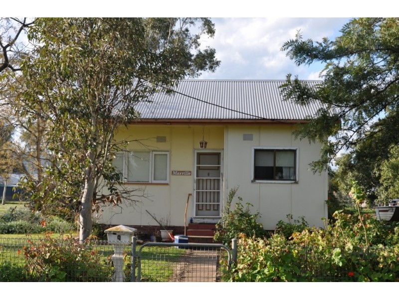 9 Oberon Street, Eugowra NSW 2806