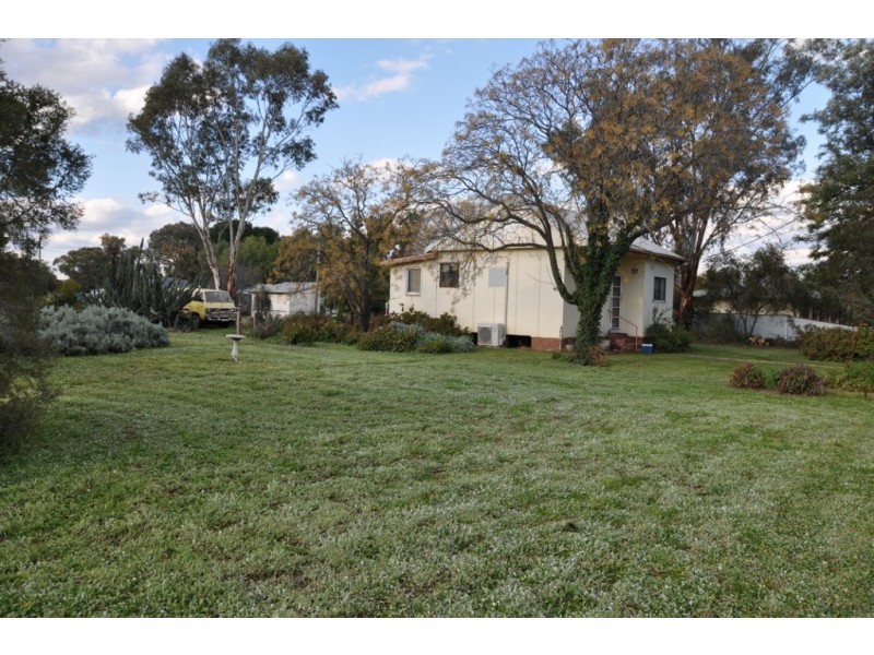 9 Oberon Street, Eugowra NSW 2806