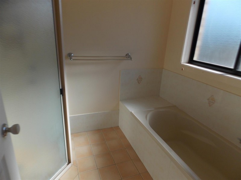 9 Guillan Place, Parkes NSW 2870