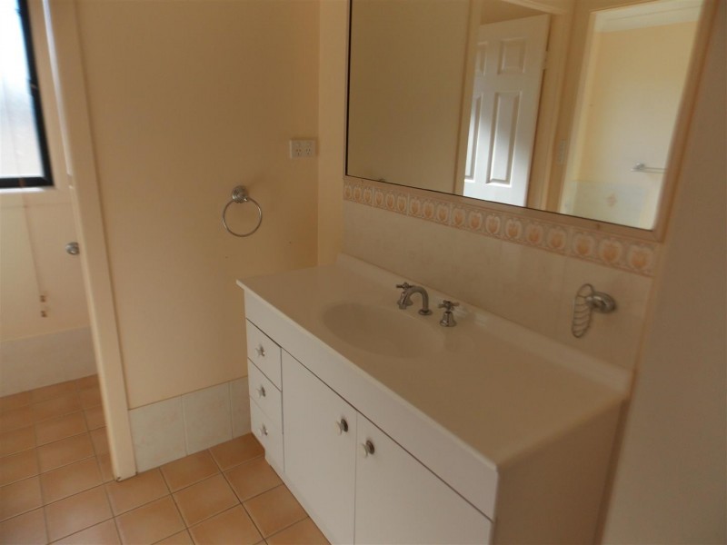 9 Guillan Place, Parkes NSW 2870