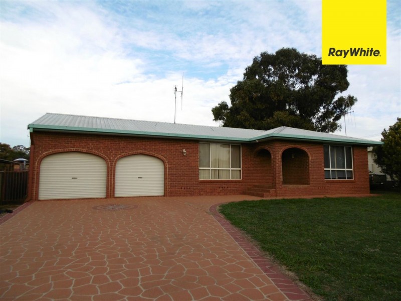 33 Lawson Street, Parkes NSW 2870