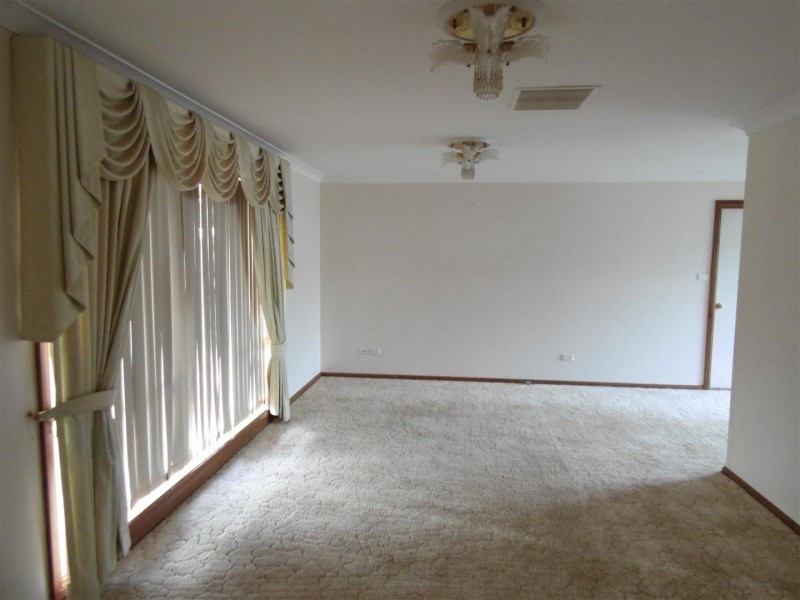 33 Lawson Street, Parkes NSW 2870