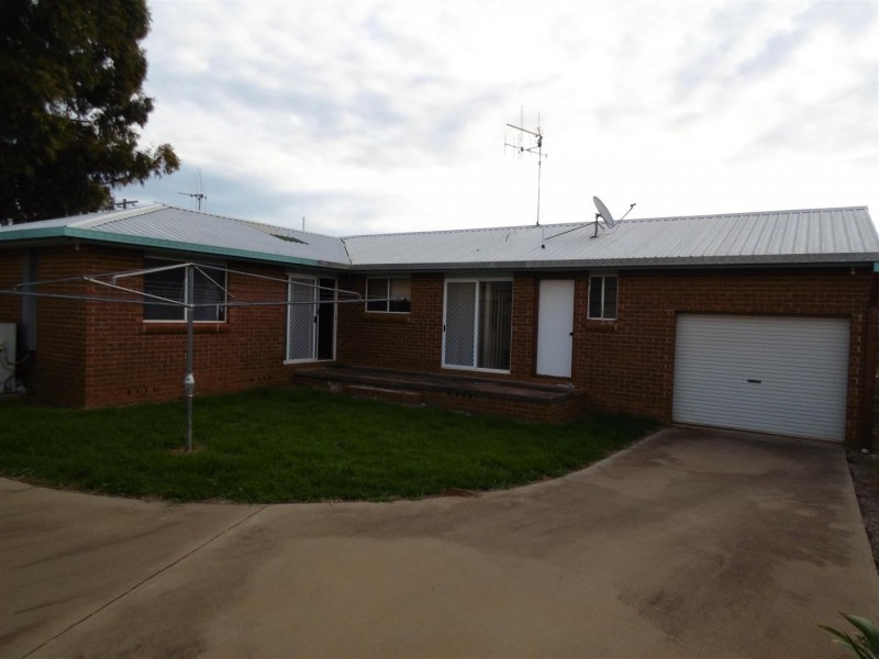 33 Lawson Street, Parkes NSW 2870