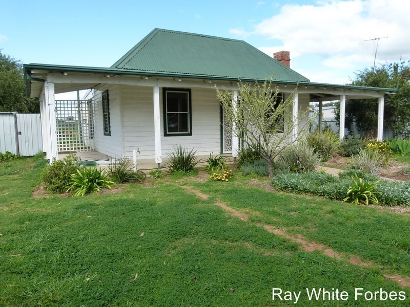 18 Hill St, Forbes NSW 2871