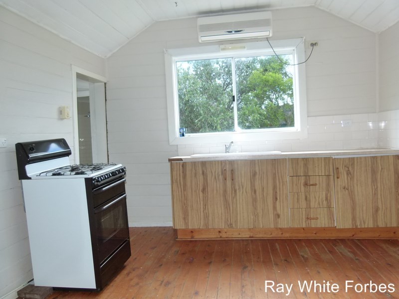 18 Hill St, Forbes NSW 2871