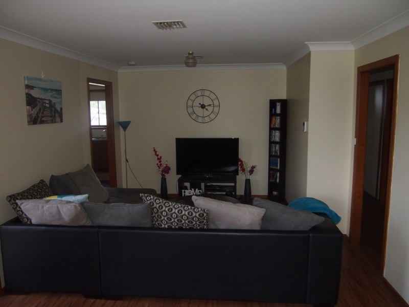 13 Barton Street, Parkes NSW 2870