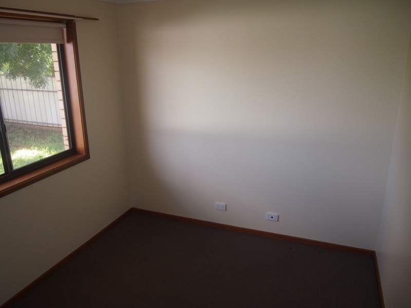 13 Barton Street, Parkes NSW 2870