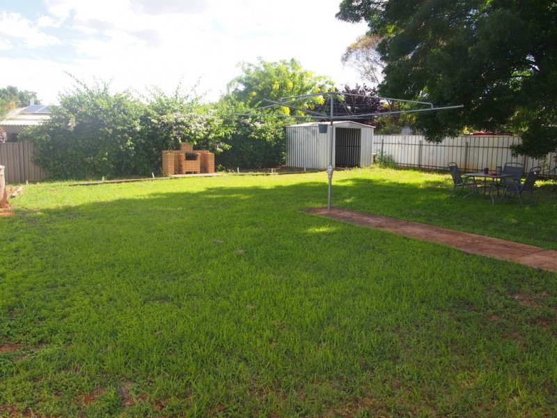 13 Barton Street, Parkes NSW 2870