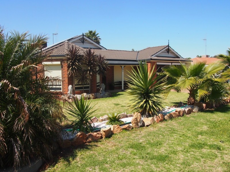 31 Charles Rigg Avenue, Parkes NSW 2870