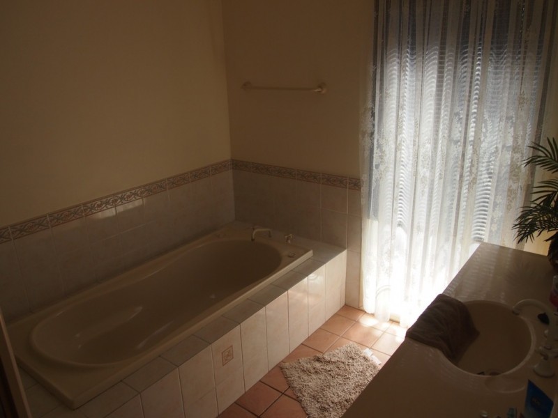 31 Charles Rigg Avenue, Parkes NSW 2870