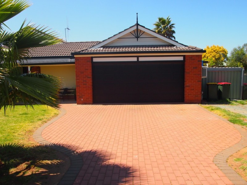 31 Charles Rigg Avenue, Parkes NSW 2870