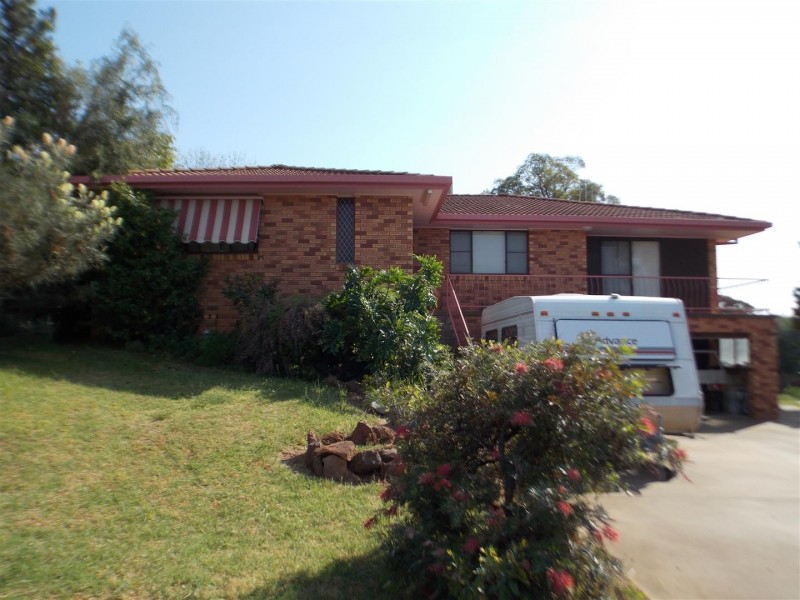 4 Monica Close, Parkes NSW 2870