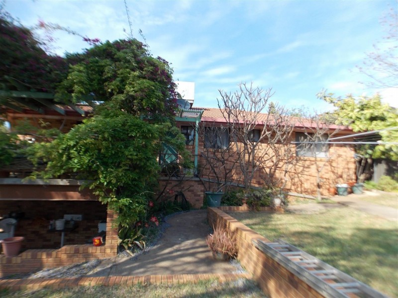 4 Monica Close, Parkes NSW 2870