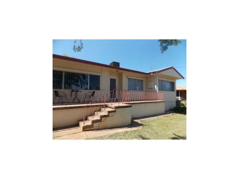 155 Currajong Street, Parkes NSW 2870