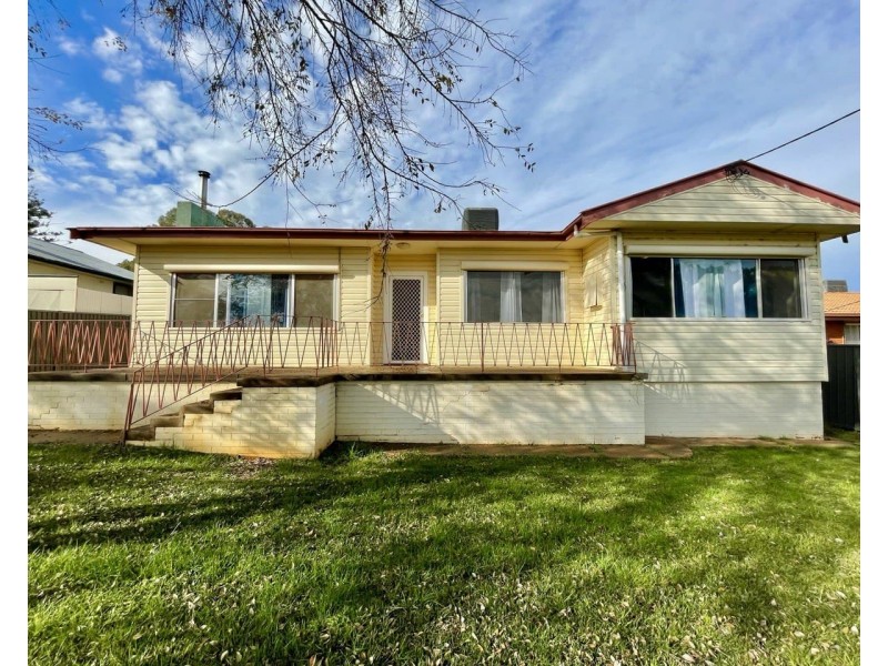 155 Currajong Street, Parkes NSW 2870