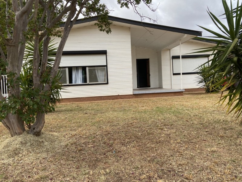 12 Sydney Street, Parkes NSW 2870