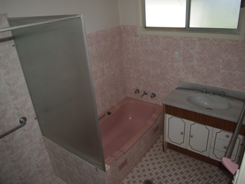 2 Wattle Street, Parkes NSW 2870