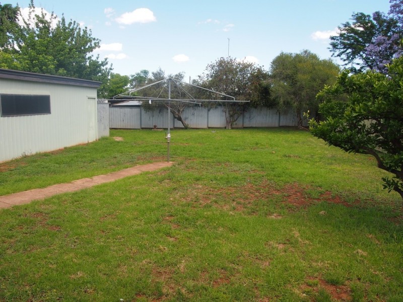 2 Wattle Street, Parkes NSW 2870