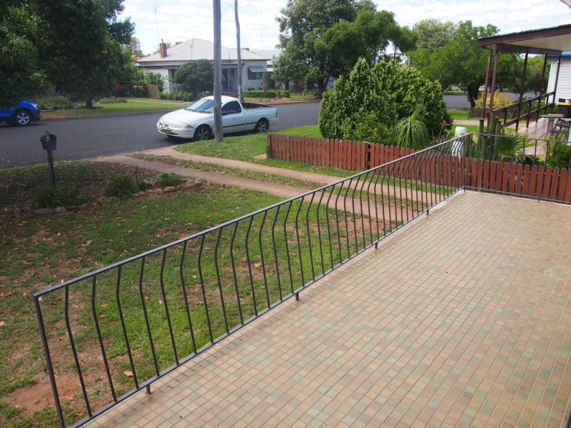 2 Wattle Street, Parkes NSW 2870