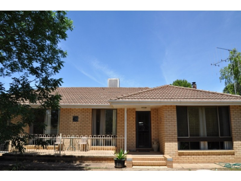 38 Pye Street, Eugowra NSW 2806