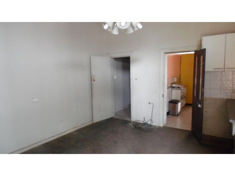 84 Caswell Street, Peak Hill NSW 2869